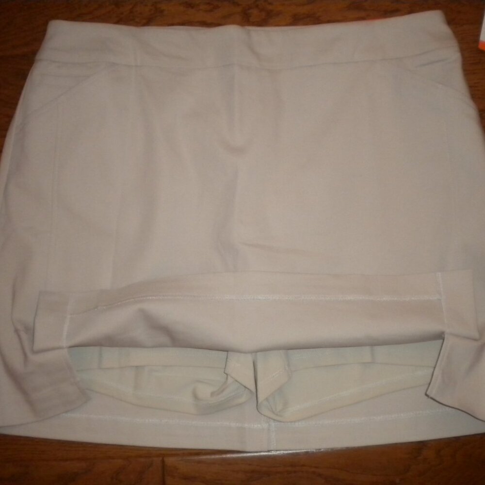 S.C. & CO Women’s Plus Size XXL Tan Tummy Control Pull-On Skort NWT - Picture 2 of 4